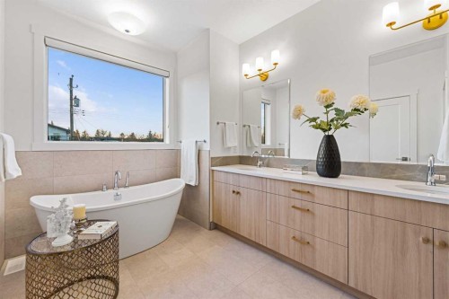 1417 41 Street Sw, Calgary, AB - Indoor Photo Showing Bathroom