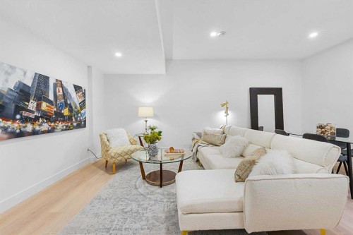 1417 41 Street Sw, Calgary, AB - Indoor Photo Showing Living Room