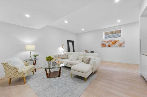 1417 41 Street Sw, Calgary, AB - Indoor Photo Showing Other Room