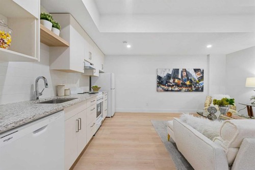 1417 41 Street Sw, Calgary, AB - Indoor Photo Showing Kitchen
