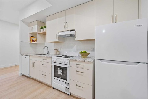 1417 41 Street Sw, Calgary, AB - Indoor Photo Showing Kitchen