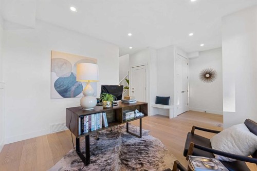 1417 41 Street Sw, Calgary, AB - Indoor