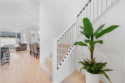 1417 41 Street Sw, Calgary, AB - Indoor Photo Showing Other Room