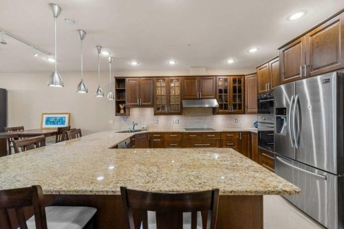 402-103 10 Avenue Nw, Calgary, AB - Indoor Photo Showing Kitchen With Upgraded Kitchen