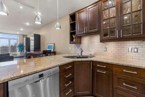402-103 10 Avenue Nw, Calgary, AB - Indoor Photo Showing Kitchen With Double Sink With Upgraded Kitchen