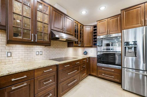 402-103 10 Avenue Nw, Calgary, AB - Indoor Photo Showing Kitchen