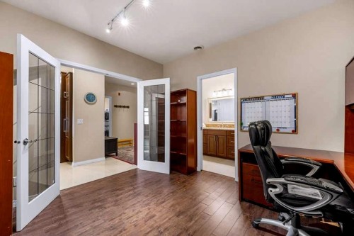402-103 10 Avenue Nw, Calgary, AB - Indoor Photo Showing Office