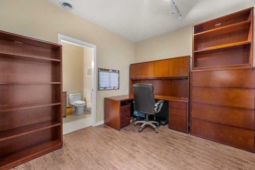 402-103 10 Avenue Nw, Calgary, AB - Indoor Photo Showing Office