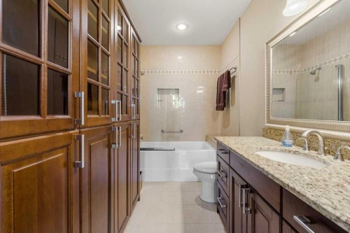 402-103 10 Avenue Nw, Calgary, AB - Indoor Photo Showing Bathroom