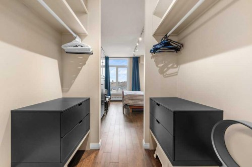 402-103 10 Avenue Nw, Calgary, AB - Indoor Photo Showing Other Room