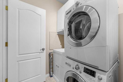402-103 10 Avenue Nw, Calgary, AB - Indoor Photo Showing Laundry Room