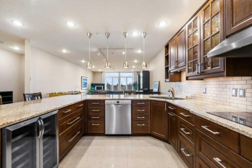 402-103 10 Avenue Nw, Calgary, AB - Indoor Photo Showing Kitchen With Upgraded Kitchen