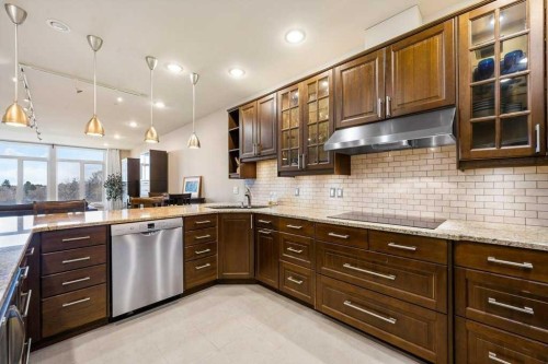 402-103 10 Avenue Nw, Calgary, AB - Indoor Photo Showing Kitchen With Upgraded Kitchen