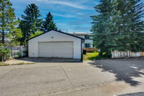36 Falton Court Ne, Calgary, AB - Outdoor