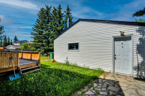36 Falton Court Ne, Calgary, AB - Outdoor