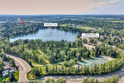 154 Midbend Place Se, Calgary, AB 