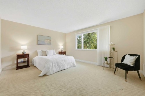 604 Willoughby Crescent Se, Calgary, AB - Indoor Photo Showing Bedroom