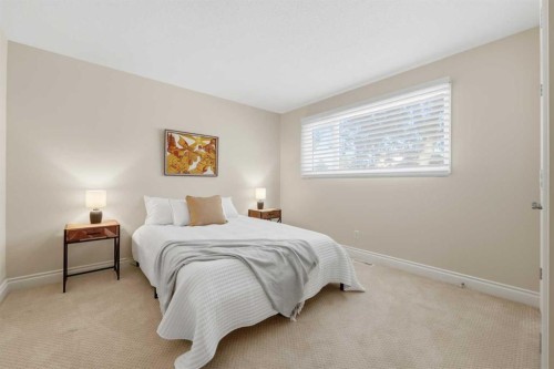 604 Willoughby Crescent Se, Calgary, AB - Indoor Photo Showing Bedroom
