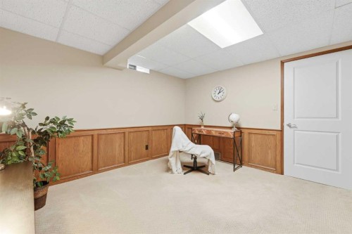 604 Willoughby Crescent Se, Calgary, AB - Indoor Photo Showing Other Room