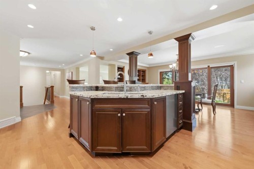 604 Willoughby Crescent Se, Calgary, AB - Indoor Photo Showing Kitchen