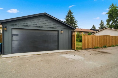 31 Midvalley Road Se, Calgary, AB 