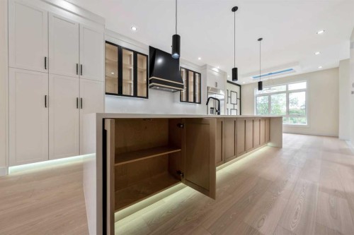 2431 23 Street Nw, Calgary, AB - Indoor Photo Showing Kitchen With Upgraded Kitchen