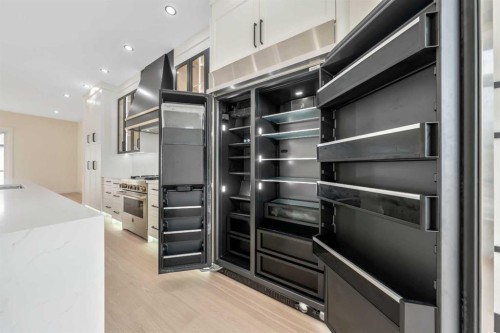2431 23 Street Nw, Calgary, AB - Indoor Photo Showing Kitchen With Upgraded Kitchen