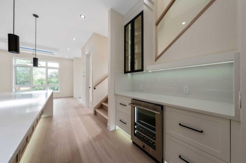 2431 23 Street Nw, Calgary, AB - Indoor Photo Showing Kitchen