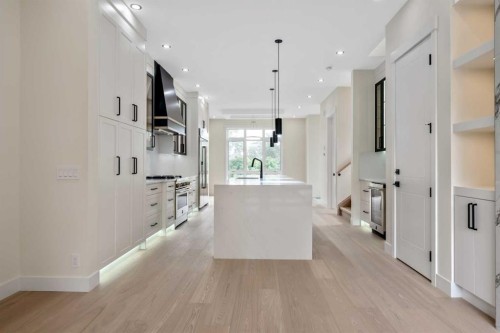 2431 23 Street Nw, Calgary, AB - Indoor