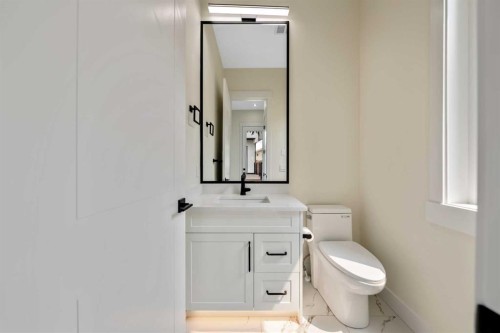 2431 23 Street Nw, Calgary, AB - Indoor Photo Showing Bathroom