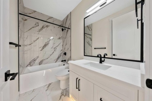 2431 23 Street Nw, Calgary, AB - Indoor Photo Showing Bathroom