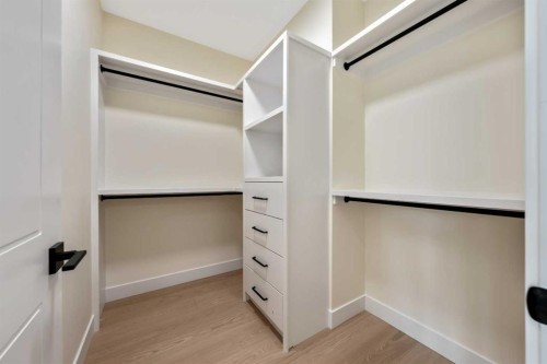2431 23 Street Nw, Calgary, AB - Indoor With Storage