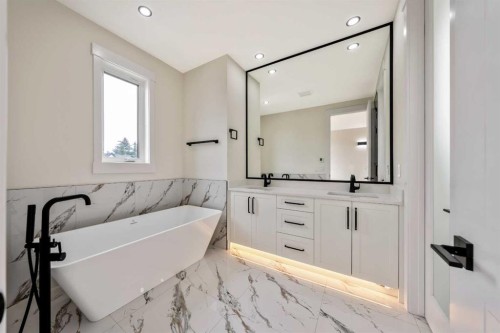 2431 23 Street Nw, Calgary, AB - Indoor Photo Showing Bathroom