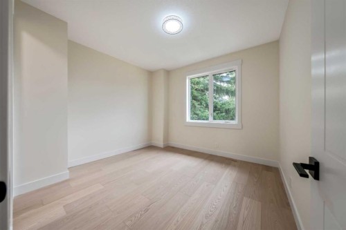 2431 23 Street Nw, Calgary, AB - Indoor Photo Showing Other Room