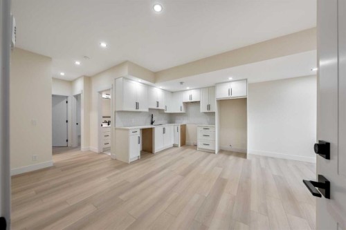 2431 23 Street Nw, Calgary, AB - Indoor Photo Showing Kitchen