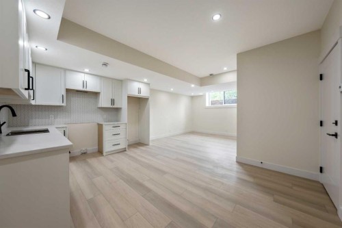 2431 23 Street Nw, Calgary, AB - Indoor Photo Showing Other Room