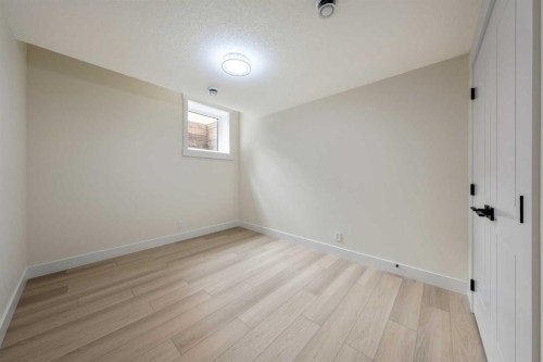 2431 23 Street Nw, Calgary, AB - Indoor Photo Showing Other Room