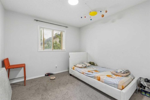 60 Cranfield Park Se, Calgary, AB - Indoor Photo Showing Bedroom