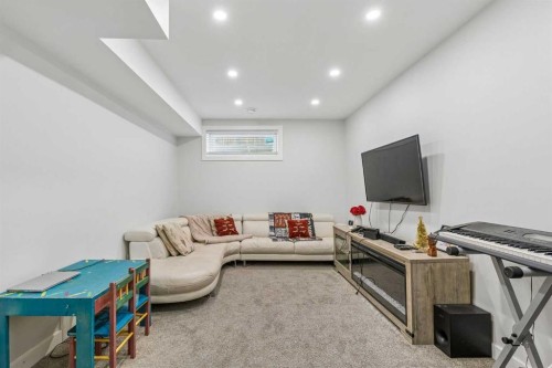 60 Cranfield Park Se, Calgary, AB - Indoor