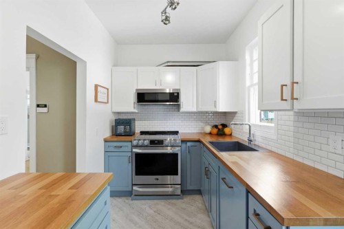 1801 2 Street Nw, Calgary, AB - Indoor Photo Showing Kitchen