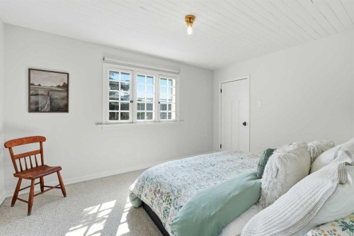 1801 2 Street Nw, Calgary, AB - Indoor Photo Showing Bedroom