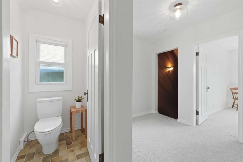 1801 2 Street Nw, Calgary, AB - Indoor Photo Showing Bathroom