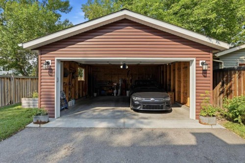 1801 2 Street Nw, Calgary, AB - Outdoor