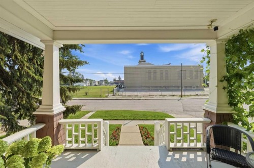 1801 2 Street Nw, Calgary, AB - Outdoor
