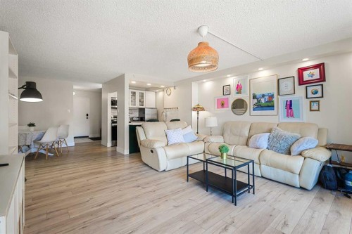 1505-221 6 Avenue Se, Calgary, AB - Indoor Photo Showing Living Room