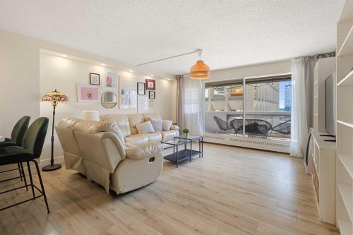1505-221 6 Avenue Se, Calgary, AB - Indoor Photo Showing Living Room