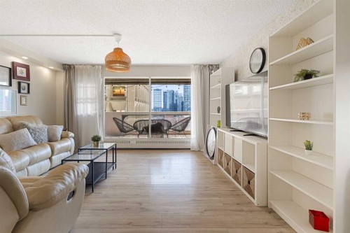 1505-221 6 Avenue Se, Calgary, AB - Indoor Photo Showing Living Room