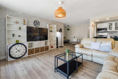 1505-221 6 Avenue Se, Calgary, AB - Indoor Photo Showing Living Room