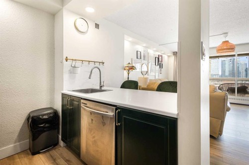 1505-221 6 Avenue Se, Calgary, AB - Indoor Photo Showing Kitchen