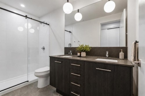 1011-730 2 Avenue Sw, Calgary, AB - Indoor Photo Showing Bathroom